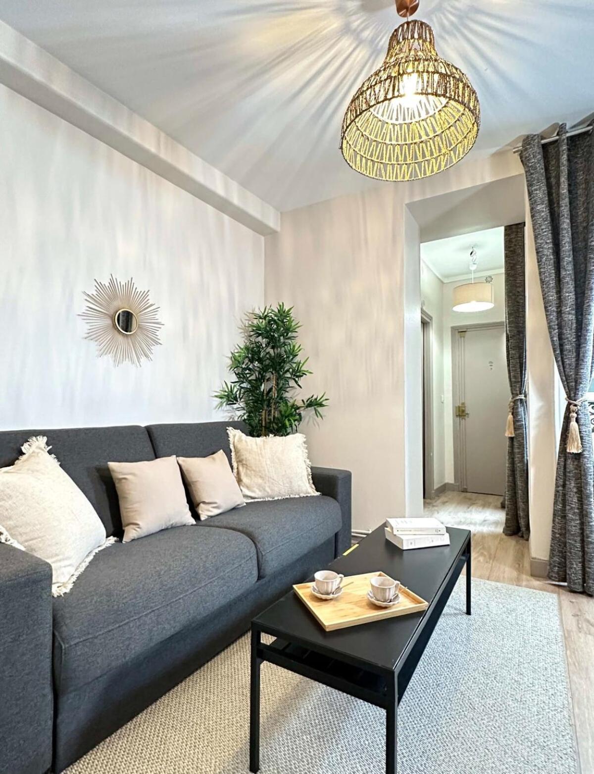 Eiffel Tower Apartment *